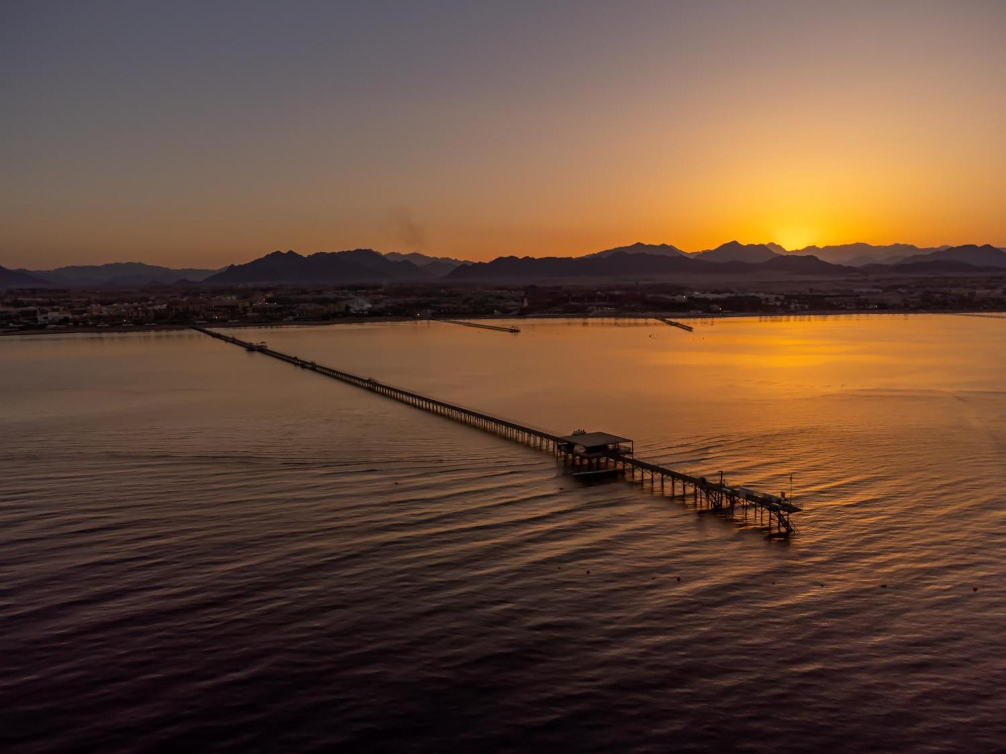 Rixos Premium Seagate Hotel Sharm el-Sheikh Exterior photo Sunset at the San Diego Bay